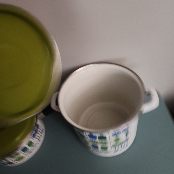 VINTAGE 1970s enamel cookware set - Picture 10 of 11